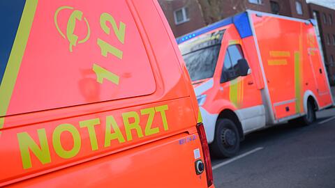 Die Frau "wurde mit kritischem Zustand schwerstverletzt" in ein Münchner Krankenhaus gebracht, auch der Mann erlitt schwere Verletzungen und kam in eine Klinik. (Symbolbild) Die Frau "wurde mit kritischem Zustand schwerstverletzt" in ein Münchner Krankenhaus gebracht, auch der Mann erlitt schwere Verletzungen und kam in eine Klinik. (Symbolbild)