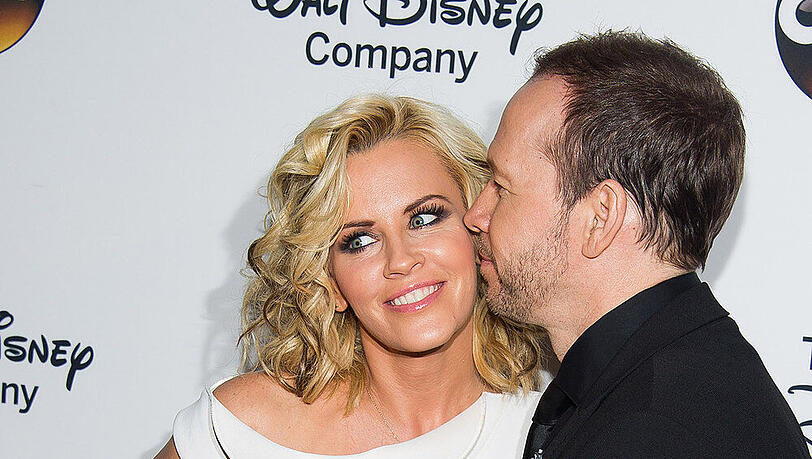 Jenny McCarthy und Donnie Wahlberg turteln auf einer Gala in New York Jenny McCarthy und Donnie Wahlberg turteln auf einer Gala in New York