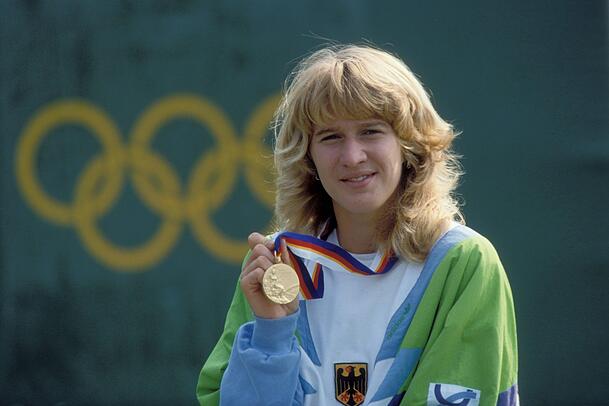 Die junge Steffi Graf mit Olympia-Gold bei den Grand Slams. Die junge Steffi Graf mit Olympia-Gold bei den Grand Slams.