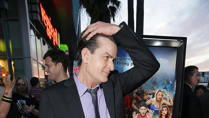 Charlie Sheen - ziemlich nüchtern - bei der Premiere von "Scary Movie V" Charlie Sheen - ziemlich nüchtern - bei der Premiere von "Scary Movie V"