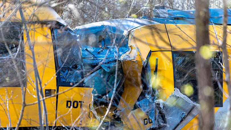Zwei Züge stießen bei dem Unglück in Dänemark frontal zusammen. Zwei Züge stießen bei dem Unglück in Dänemark frontal zusammen.