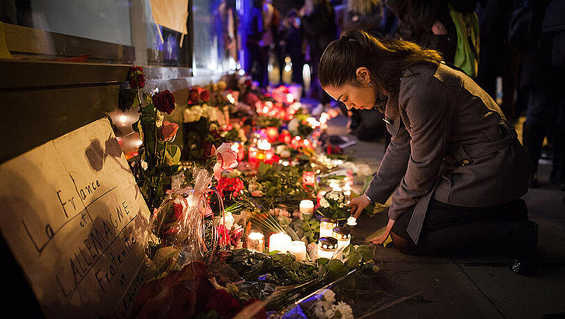 Unter den Toten der Paris Terroranschläge befinden sich insgesamt zwei Deutsche. Das gab das Auswärtige Amt bekannt. Unter den Toten der Paris Terroranschläge befinden sich insgesamt zwei Deutsche. Das gab das Auswärtige Amt bekannt.