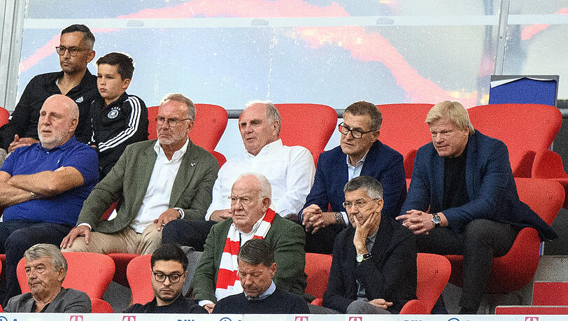 Oliver Kahn (re,) ist raus. Jan-Christian Dreesen, Herbert Haainer, Uli Hoeneß und Karl-Heinz Rummenigge (wieder) drin. Oliver Kahn (re,) ist raus. Jan-Christian Dreesen, Herbert Haainer, Uli Hoeneß und Karl-Heinz Rummenigge (wieder) drin.