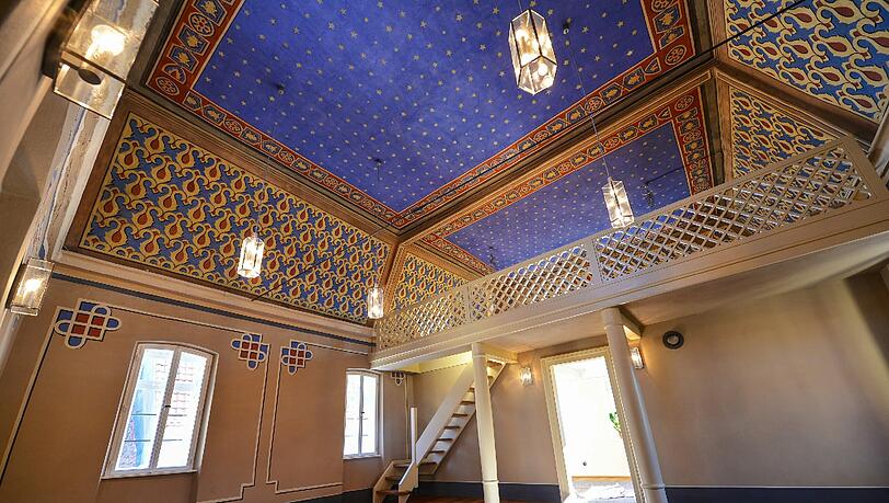 Der einstige Gebetsraum in der zum Wohnhaus umgebauten ehemaligen Synagoge künftig Wohnzimmer des Ehepaars Hüßner. Der einstige Gebetsraum in der zum Wohnhaus umgebauten ehemaligen Synagoge künftig Wohnzimmer des Ehepaars Hüßner.