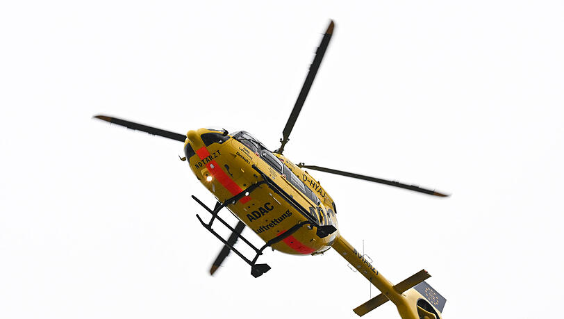 Ein Helikopter kommt zu Hilfe. Ein Helikopter kommt zu Hilfe.