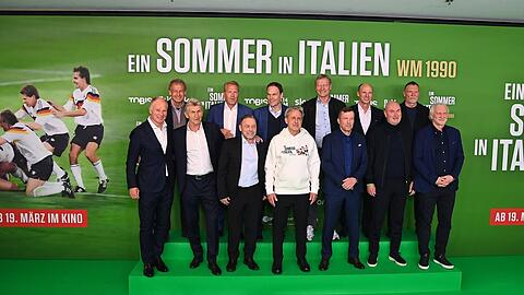 Bei der Premiere von "Ein Sommer in Italien - WM 1990" feierten die Fußballstars zusammen in München. Bei der Premiere von "Ein Sommer in Italien - WM 1990" feierten die Fußballstars zusammen in München.