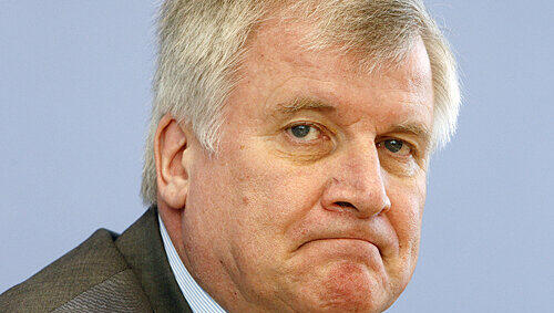 Horst Seehofer schwört seine Parteifreunde auf die letzten Wahlkamopftage ein. Horst Seehofer schwört seine Parteifreunde auf die letzten Wahlkamopftage ein.