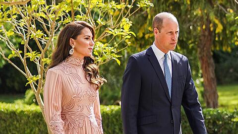 Prinzessin Kate und ihr Ehemann William "gehen durch die Hölle": Darüber spricht einen Vertraute des Paares. Prinzessin Kate und ihr Ehemann William "gehen durch die Hölle": Darüber spricht einen Vertraute des Paares.