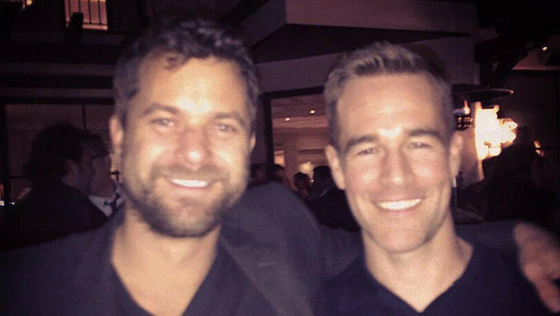 Freuen sich über ihr Wiedersehen: James Van Der Beek (r.) und Joshua Jackson Freuen sich über ihr Wiedersehen: James Van Der Beek (r.) und Joshua Jackson