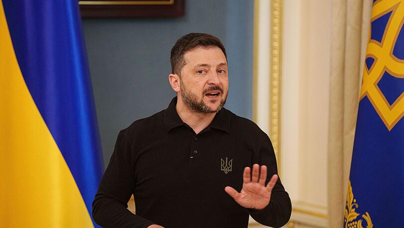 Einen Verzicht auf die von Russland annektierte Schwarzmeer-Halbinsel Krim als Weg zum Frieden mit Moskau lehnt der ukrainische Präsident Wolodymyr Selenskyj ab. (Archivbild) Einen Verzicht auf die von Russland annektierte Schwarzmeer-Halbinsel Krim als Weg zum Frieden mit Moskau lehnt der ukrainische Präsident Wolodymyr Selenskyj ab. (Archivbild)