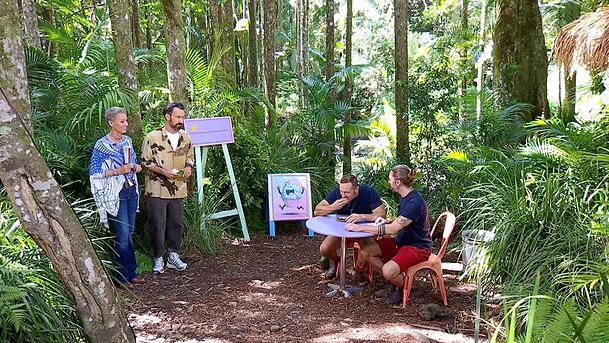 Beim "backWÜRG" gab es für Gil Ofarim und Patrick Romer fragwürdige Gerichte zu essen. Beim "backWÜRG" gab es für Gil Ofarim und Patrick Romer fragwürdige Gerichte zu essen.