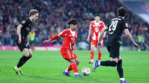 Wirbelt mit einem tiefen Körperschwerpunkt: Talent Maycon Cardozo ist sogar noch kleiner als Lennart Karl. Wirbelt mit einem tiefen Körperschwerpunkt: Talent Maycon Cardozo ist sogar noch kleiner als Lennart Karl.
