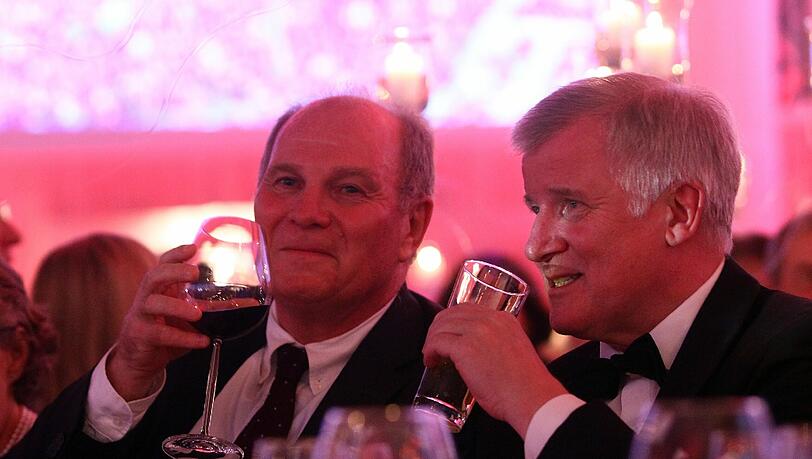 Uli Hoeneß (l.) mit Bayerns Ministerpräsident Horst Seehofer. Uli Hoeneß (l.) mit Bayerns Ministerpräsident Horst Seehofer.
