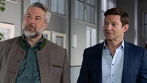 Dieter Fischer und Igor Jeftic haben bei "Die Rosenheim-Cops" nicht nur vor der Kamera mit fiesen Betrügern zu tun. Dieter Fischer und Igor Jeftic haben bei "Die Rosenheim-Cops" nicht nur vor der Kamera mit fiesen Betrügern zu tun.