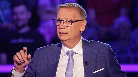Günther Jauch will für 32.000 Euro bei "Wer wird Millionär?" wissen, wie der Schreibtisch des US-Präsidenten heißt. Günther Jauch will für 32.000 Euro bei "Wer wird Millionär?" wissen, wie der Schreibtisch des US-Präsidenten heißt.