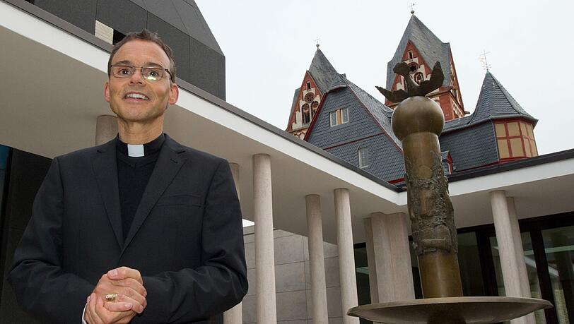 In seiner Limburger Residenz (Bild) lebt Franz-Peter Tebartz-van-Elst nicht mehr. Die Wohnung in Regensburg kann sich aber auch sehen lassen. In seiner Limburger Residenz (Bild) lebt Franz-Peter Tebartz-van-Elst nicht mehr. Die Wohnung in Regensburg kann sich aber auch sehen lassen.