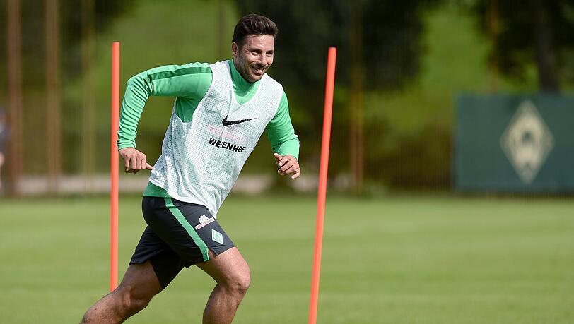 Claudio Pizarro kämpft mit seinem Trainingsrückstand um schnell wieder eingesetzt werden zu können. Claudio Pizarro kämpft mit seinem Trainingsrückstand um schnell wieder eingesetzt werden zu können.