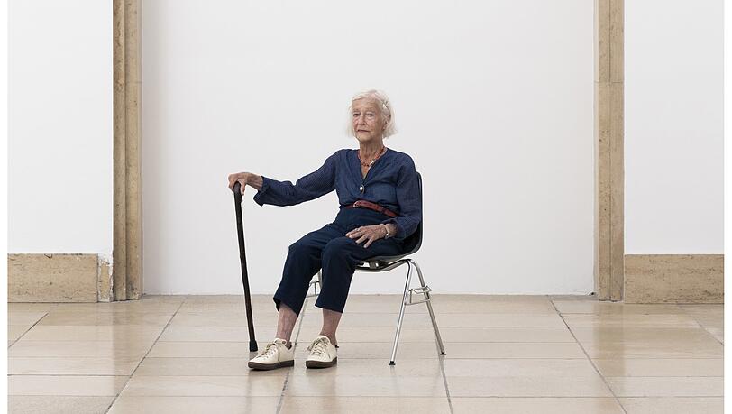 Sie musste fast 80 werden, um endlich Erfolg zu haben - etwa 2015 auf der Biennale in Venedig. Die mittlerweile 86-jährige Joan Jonas im Haus der Kunst. Sie musste fast 80 werden, um endlich Erfolg zu haben - etwa 2015 auf der Biennale in Venedig. Die mittlerweile 86-jährige Joan Jonas im Haus der Kunst.