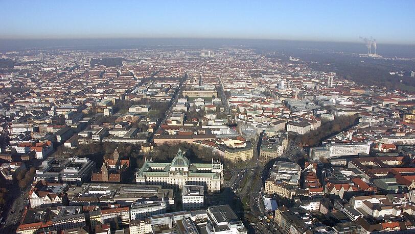 Der Lenbachplatz von oben. Der Lenbachplatz von oben.