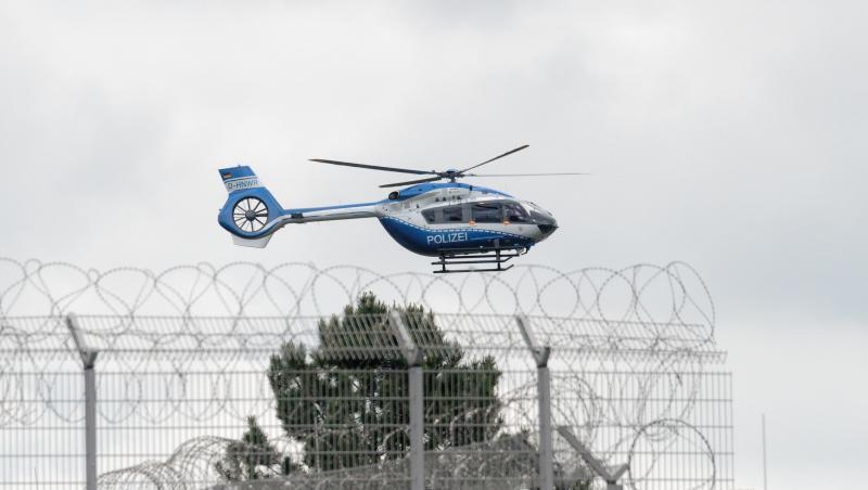 Ein Hubschrauber der Polizei startet vom Gelände der JVA Ossendorf in Köln. Thomas Drach ist von den Niederlanden an Deutschland ausgeliefert worden. Ein Hubschrauber der Polizei startet vom Gelände der JVA Ossendorf in Köln. Thomas Drach ist von den Niederlanden an Deutschland ausgeliefert worden.