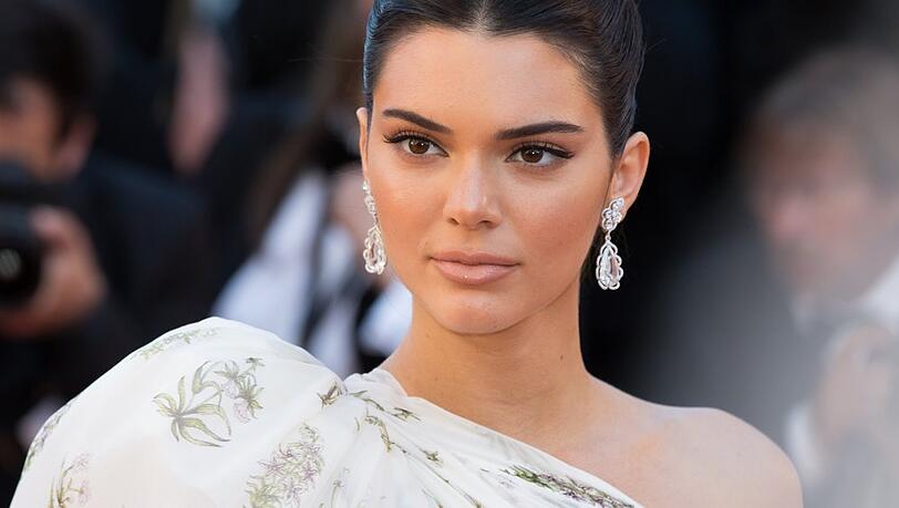 Model Kendall Jenner ist 28 geworden - und feiert mit gleich vier Geburtstagstorten. Model Kendall Jenner ist 28 geworden - und feiert mit gleich vier Geburtstagstorten.