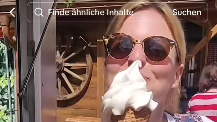 Katharina Schulze (Grüne) mit Eis. Katharina Schulze (Grüne) mit Eis.