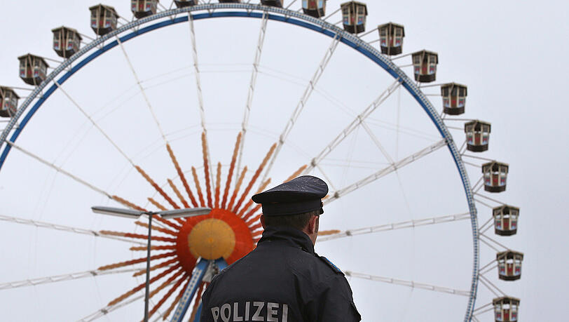 Die Polizisten haben auf der Wiesn alle Hände voll zu tun. (Archivbild) Die Polizisten haben auf der Wiesn alle Hände voll zu tun. (Archivbild)