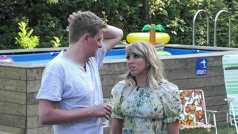 "Das Sommerhaus der Stars": Tim erfährt erst von Annemarie, was passiert war "Das Sommerhaus der Stars": Tim erfährt erst von Annemarie, was passiert war