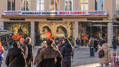 "Wormland muss bleiben“, fordert ein Transparent am Marienplatz. Der Hilferuf wurde nicht erhört. "Wormland muss bleiben“, fordert ein Transparent am Marienplatz. Der Hilferuf wurde nicht erhört.