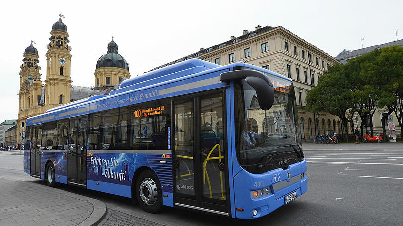 Der erste E-Bus in München rollt ab Dienstag auf der Linie 100 im regulären Fahrgastbetrieb.
