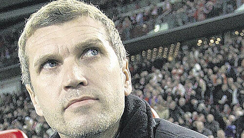 Club-Trainer von Heesen hat mit Robert Vittek und Zvjezdan Misimovic wieder zwei Alternativen mehr für die Abteilung Attacke. Club-Trainer von Heesen hat mit Robert Vittek und Zvjezdan Misimovic wieder zwei Alternativen mehr für die Abteilung Attacke.