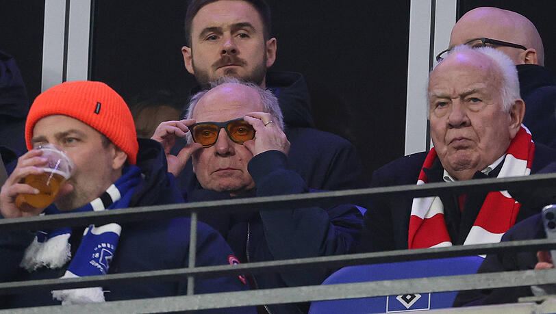 Stylisch und sinnvoll: Uli Hoeneß mit einer Brille mit orangen Gläsern. Stylisch und sinnvoll: Uli Hoeneß mit einer Brille mit orangen Gläsern.