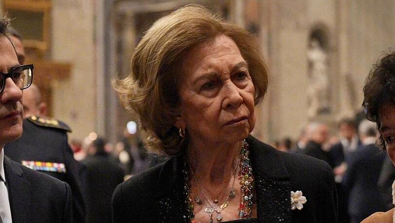 Königin Sophia und weitere Royals erweisen dem emeritierten Papst die letzte Ehre. Königin Sophia und weitere Royals erweisen dem emeritierten Papst die letzte Ehre.