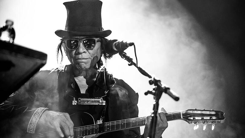Sixto Rodriguez, unter anderem bekannt aus der Dokumentation "Searching for Sugar Man", ist tot. Sixto Rodriguez, unter anderem bekannt aus der Dokumentation "Searching for Sugar Man", ist tot.