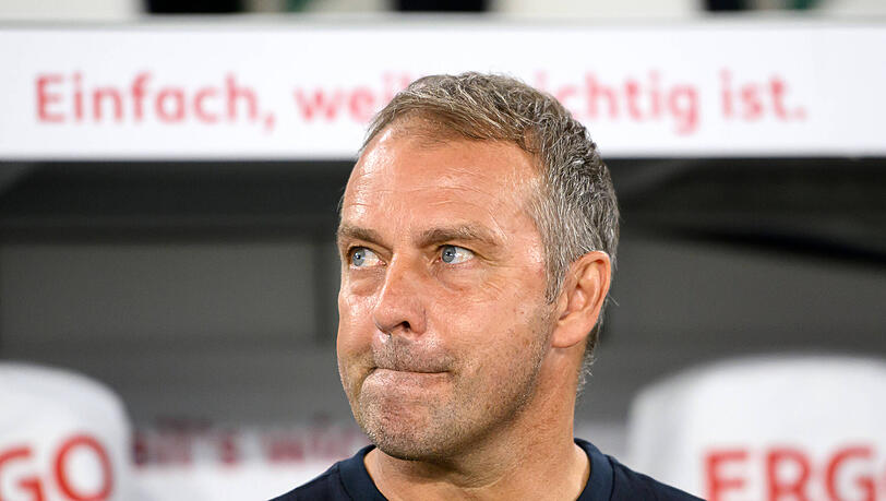 Trotz der 1:4-Blamage darf Hansi Flick vorerst weitermachen. Am Dienstag wartet Vizeweltmeister Frankreich. Trotz der 1:4-Blamage darf Hansi Flick vorerst weitermachen. Am Dienstag wartet Vizeweltmeister Frankreich.