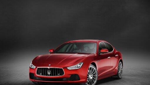 Seit August 2013 ist die dritte Serie des Maserati Ghibli lieferbar, diesmal als viertürige Sportlimousine. Seit August 2013 ist die dritte Serie des Maserati Ghibli lieferbar, diesmal als viertürige Sportlimousine.