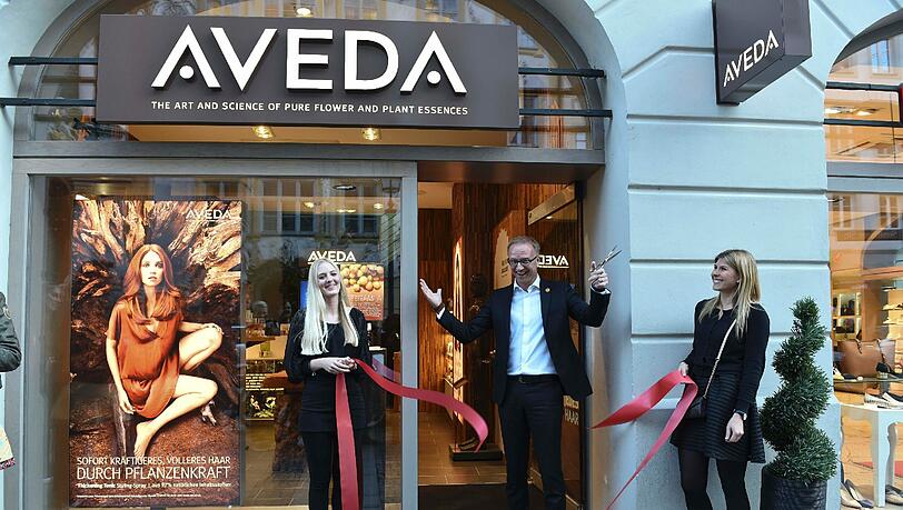 Onno van Steijn (Aveda General Brand Manager) eröffnet den ersten Store in München Onno van Steijn (Aveda General Brand Manager) eröffnet den ersten Store in München