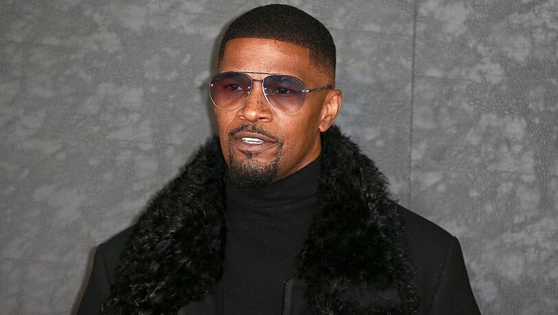 Jamie Foxx ist angeblich seit drei Wochen im Krankenhaus. Jamie Foxx ist angeblich seit drei Wochen im Krankenhaus.