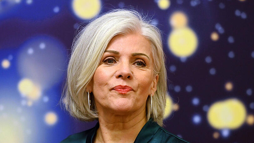 Birgit Schrowange hat zum Modegeschmack einer Promi-Freundin eine klare Meinung. Birgit Schrowange hat zum Modegeschmack einer Promi-Freundin eine klare Meinung.