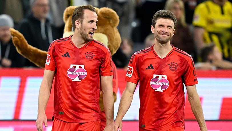 Beim aktuellen Heimtrikot des FC Bayern dominieren die Rottöne. Beim neuen Heimtrikot soll wieder mehr weiß dabei sein. Beim aktuellen Heimtrikot des FC Bayern dominieren die Rottöne. Beim neuen Heimtrikot soll wieder mehr weiß dabei sein.