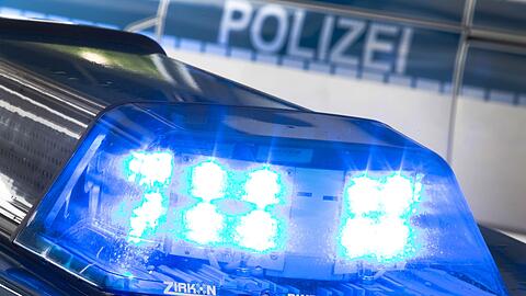 Im Fall mehrerer Raubüberfälle konnte die Polizei zwei Tatverdächtige festnehmen. (Symbolbild) Im Fall mehrerer Raubüberfälle konnte die Polizei zwei Tatverdächtige festnehmen. (Symbolbild)