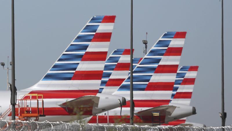 Flugzeuge von American Airlines stehen still - die Airline braucht Geld.
