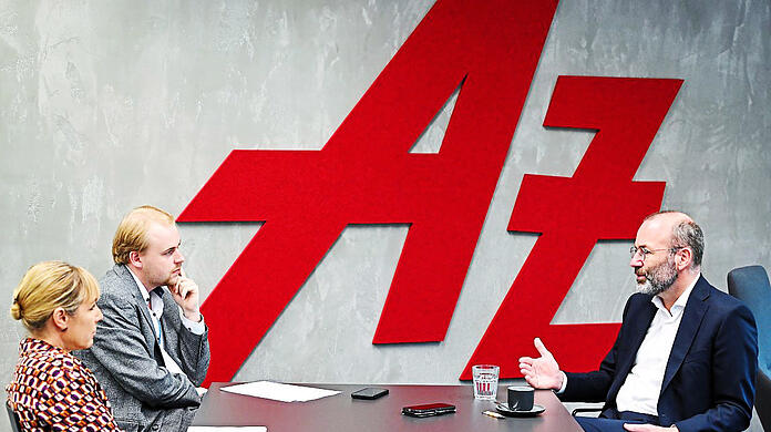 EVP-Chef Manfred Weber (r.) im Gespräch mit den AZ-Redakteuren Natalie Kettinger und Alexander Spöri. EVP-Chef Manfred Weber (r.) im Gespräch mit den AZ-Redakteuren Natalie Kettinger und Alexander Spöri.