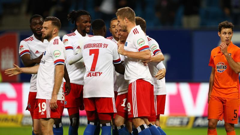 Der HSV feierte im Nachholspiel gegen Erzgebirge Aue einen souveränen Heimsieg. Der HSV feierte im Nachholspiel gegen Erzgebirge Aue einen souveränen Heimsieg.