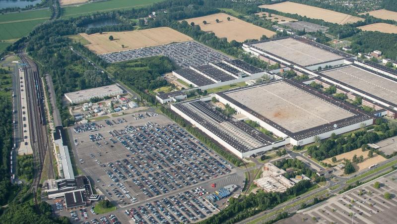 Der VW-Konzern startet in Salzgitter eine Pilotfertigung für eigene Batteriezellen. Außerdem wird dort ein Forschungszentrum eröffnet. Der VW-Konzern startet in Salzgitter eine Pilotfertigung für eigene Batteriezellen. Außerdem wird dort ein Forschungszentrum eröffnet.