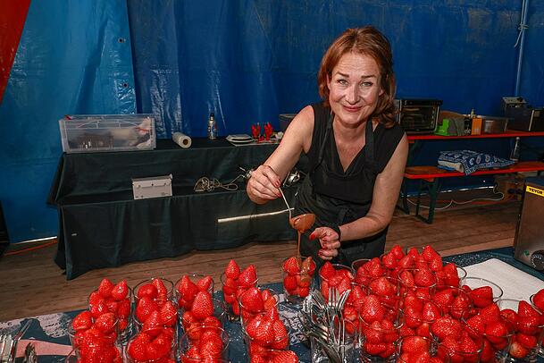 Julia Brodbeck hat sich von den gehypten Schoko-Erdbeeren des Londoner Borough Market inspirieren lassen. Julia Brodbeck hat sich von den gehypten Schoko-Erdbeeren des Londoner Borough Market inspirieren lassen.