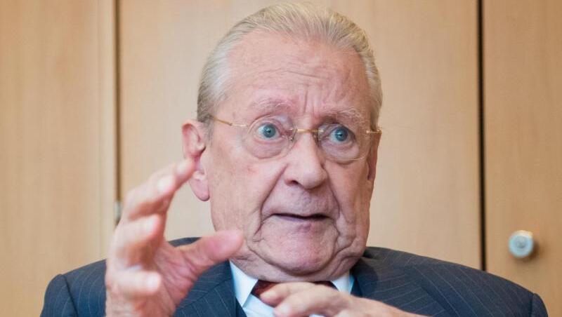 Als Familienunternehmer machte Hans Peter Stihl den gleichnamigen Motorsägenhersteller aus Waiblingen zu einem milliardenschweren Unternehmen, ehe er sich vor einigen Jahren aus dem operativen Bereich zurückzog. Als Familienunternehmer machte Hans Peter Stihl den gleichnamigen Motorsägenhersteller aus Waiblingen zu einem milliardenschweren Unternehmen, ehe er sich vor einigen Jahren aus dem operativen Bereich zurückzog.