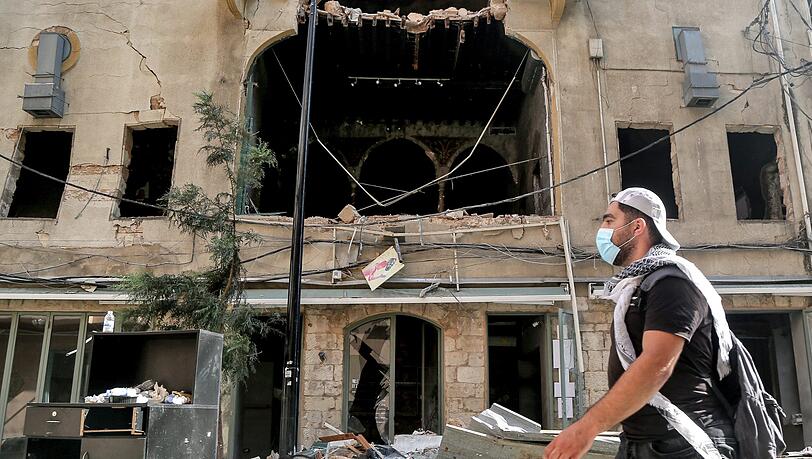 Nach der schweren Explosion im Libanon laufen die Aufräumarbeiten - so gut es eben geht. Nach der schweren Explosion im Libanon laufen die Aufräumarbeiten - so gut es eben geht.
