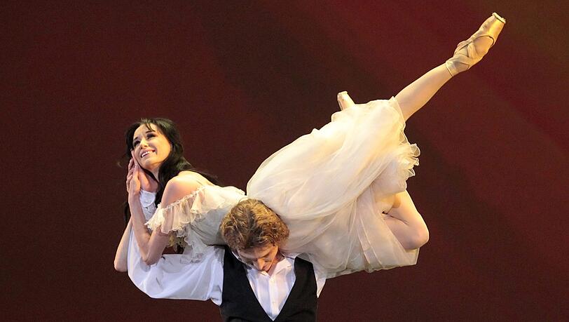 Auch Primaballerina Lucia Lacarra und ihr Mann Marlon Dino kehren dem Bayerischen Staatsballett den Rücken zu. Auch Primaballerina Lucia Lacarra und ihr Mann Marlon Dino kehren dem Bayerischen Staatsballett den Rücken zu.