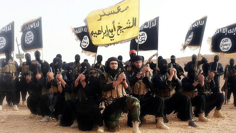 Martialische Posen: Die Terrormiliz Islamischer Staat wütet in Syrien und im Irak. Auch Menschen aus dem Freistaat schließen sich der Gruppe an. Martialische Posen: Die Terrormiliz Islamischer Staat wütet in Syrien und im Irak. Auch Menschen aus dem Freistaat schließen sich der Gruppe an.